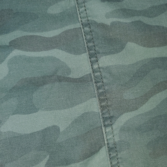 𝅺AEO skinny stretch Size 8 camo jeans - Picture 2 of 7